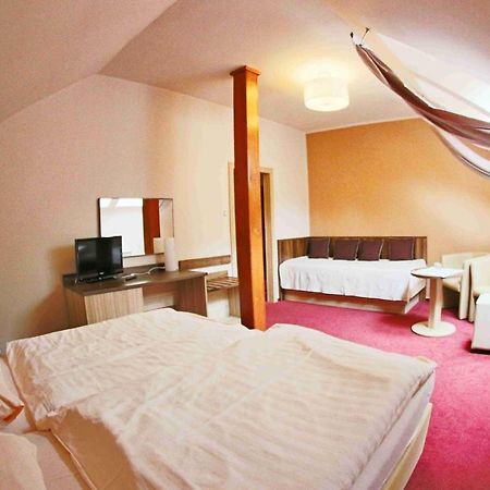 Hotel Koruna Karlstejn ภายนอก รูปภาพ