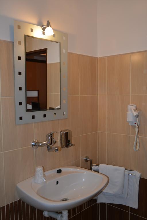 Hotel Koruna Karlstejn ภายนอก รูปภาพ
