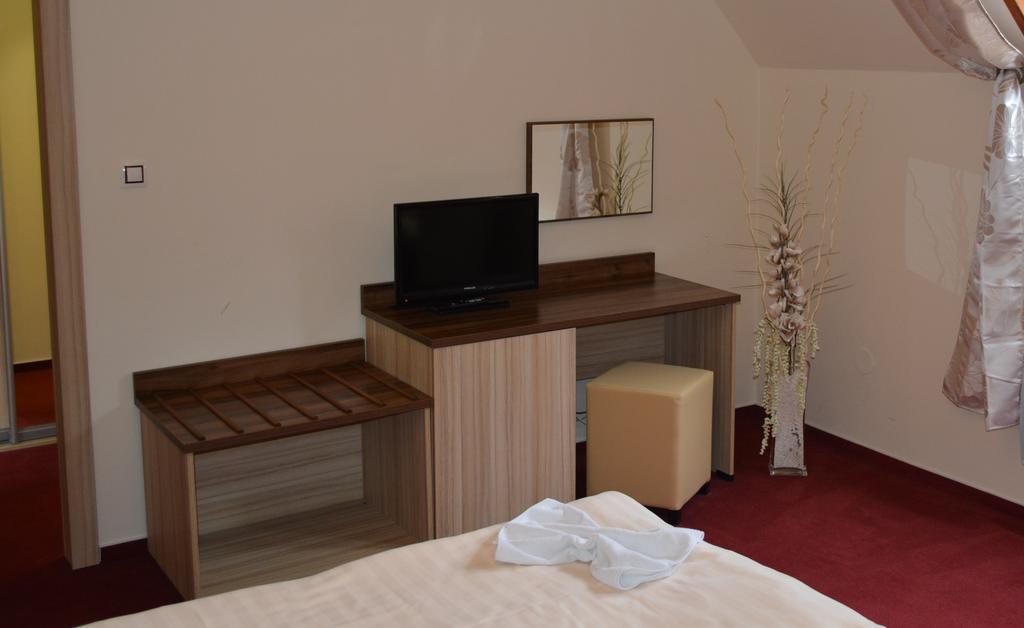 Hotel Koruna Karlstejn ภายนอก รูปภาพ