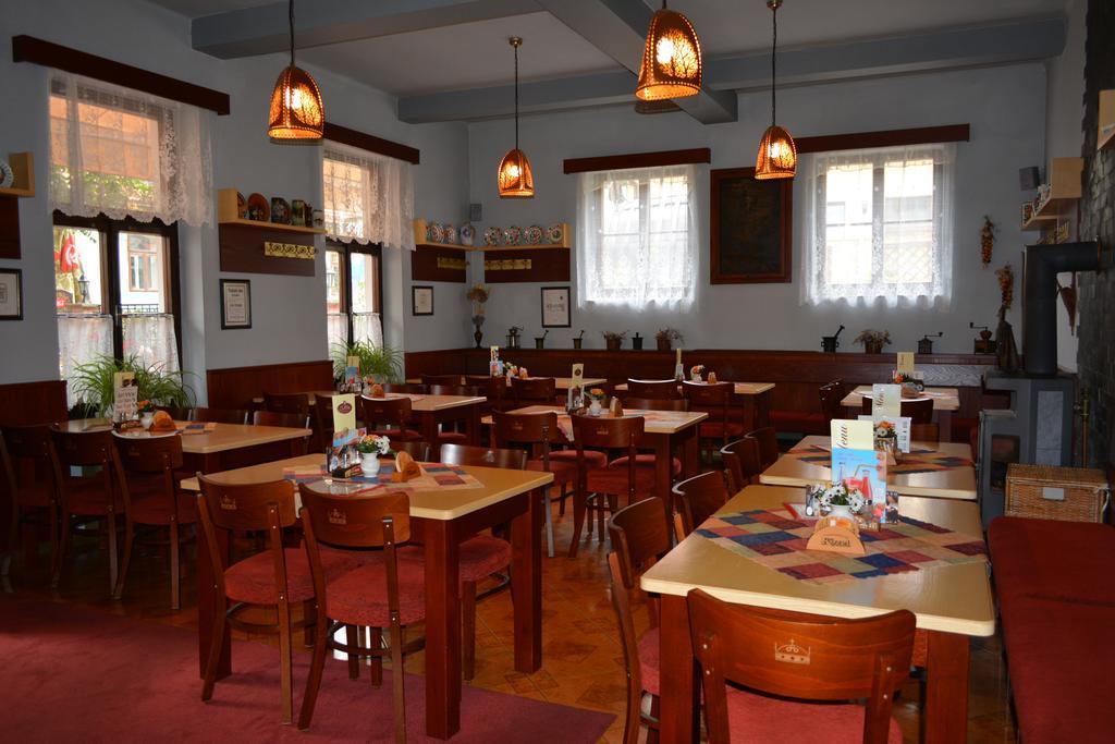 Hotel Koruna Karlstejn ภายนอก รูปภาพ