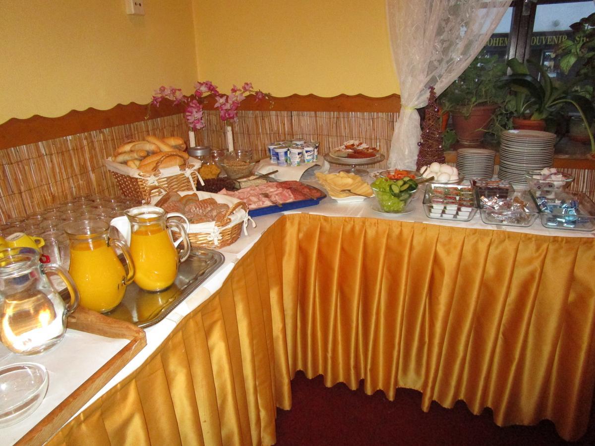 Hotel Koruna Karlstejn ภายนอก รูปภาพ